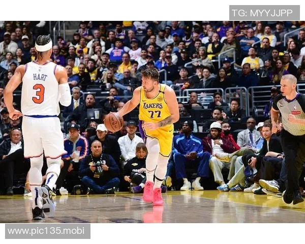 湖人不敌尼克斯，东契奇30+15+8创纪录，阿奴诺比25+8，老詹22+5